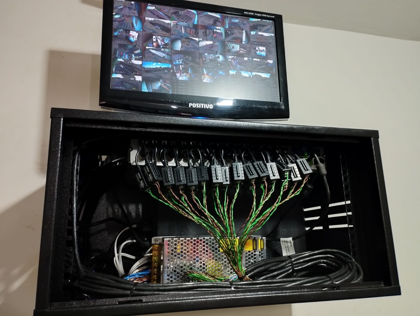 Rack de Segurança com Monitor